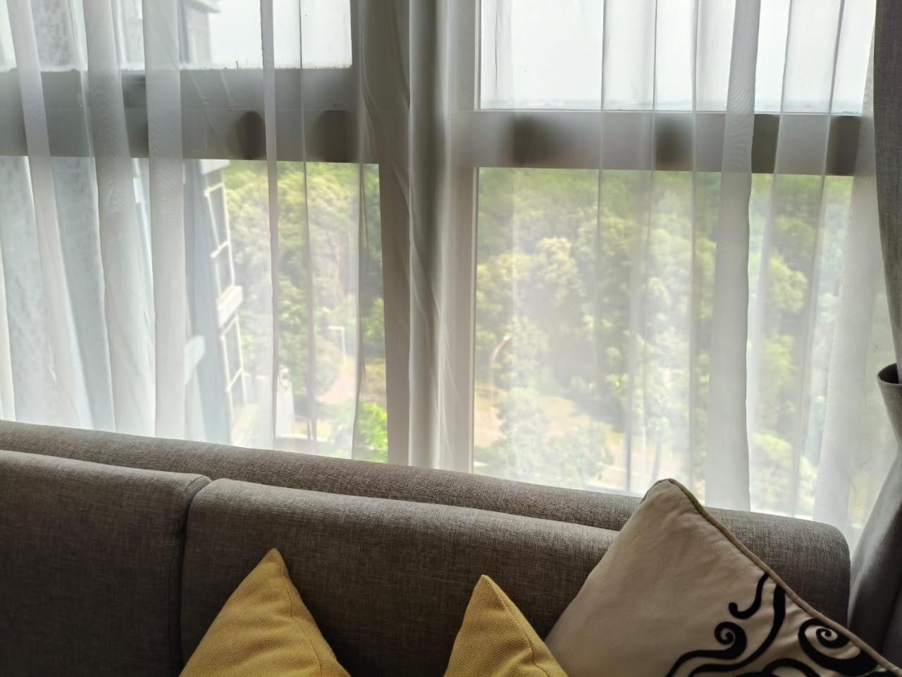 Comfort And Luxury Private At Goldcoast Pik Apartemen