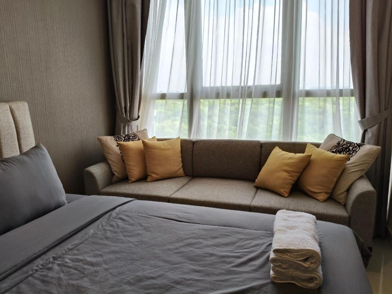Comfort And Luxury Private At Goldcoast Pik Apartemen Jakarta